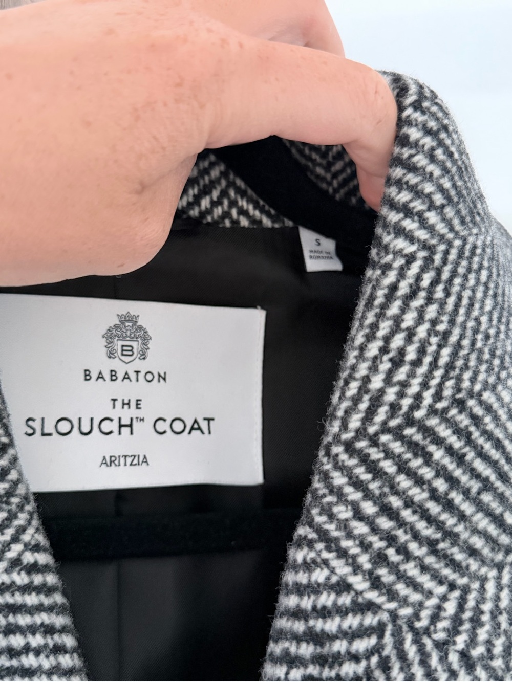 Aritzia Babaton The Slouch Coat Black & White Herringbone Double-Breasted - Picture 4 of 7